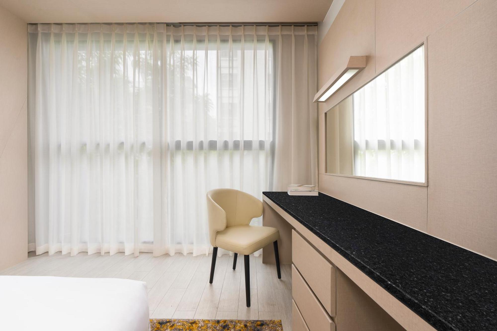 Hyatt Place Bangkok Sukhumvit 1 Exterior photo