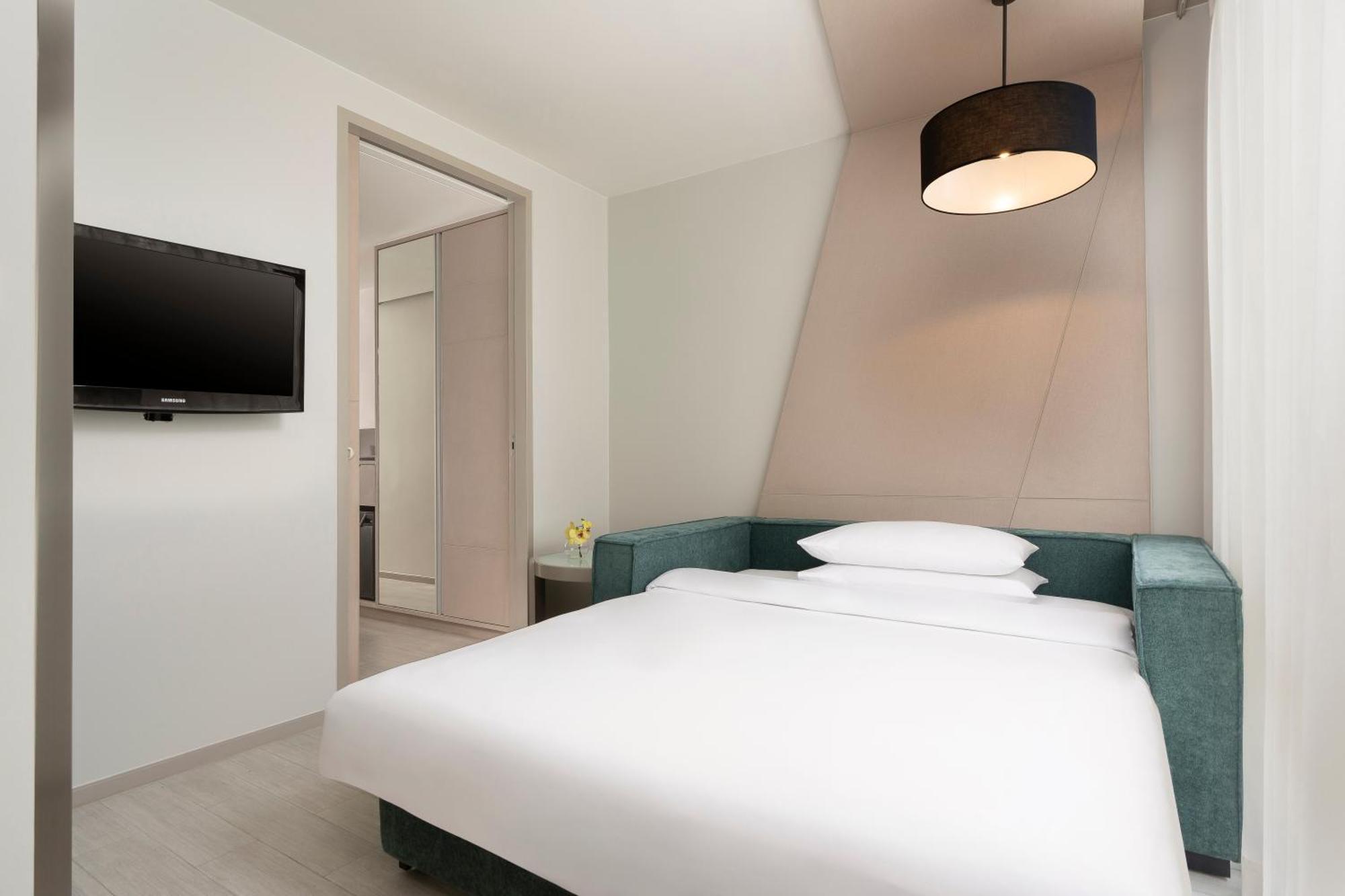 Hyatt Place Bangkok Sukhumvit 1 Exterior photo
